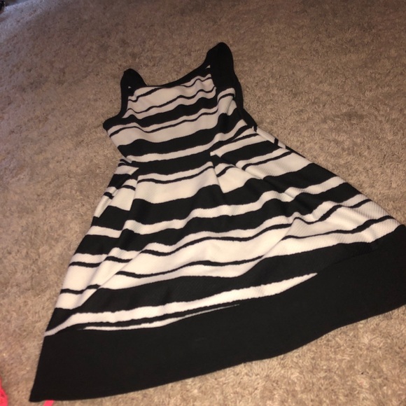 Black and white dress - Picture 1 of 1